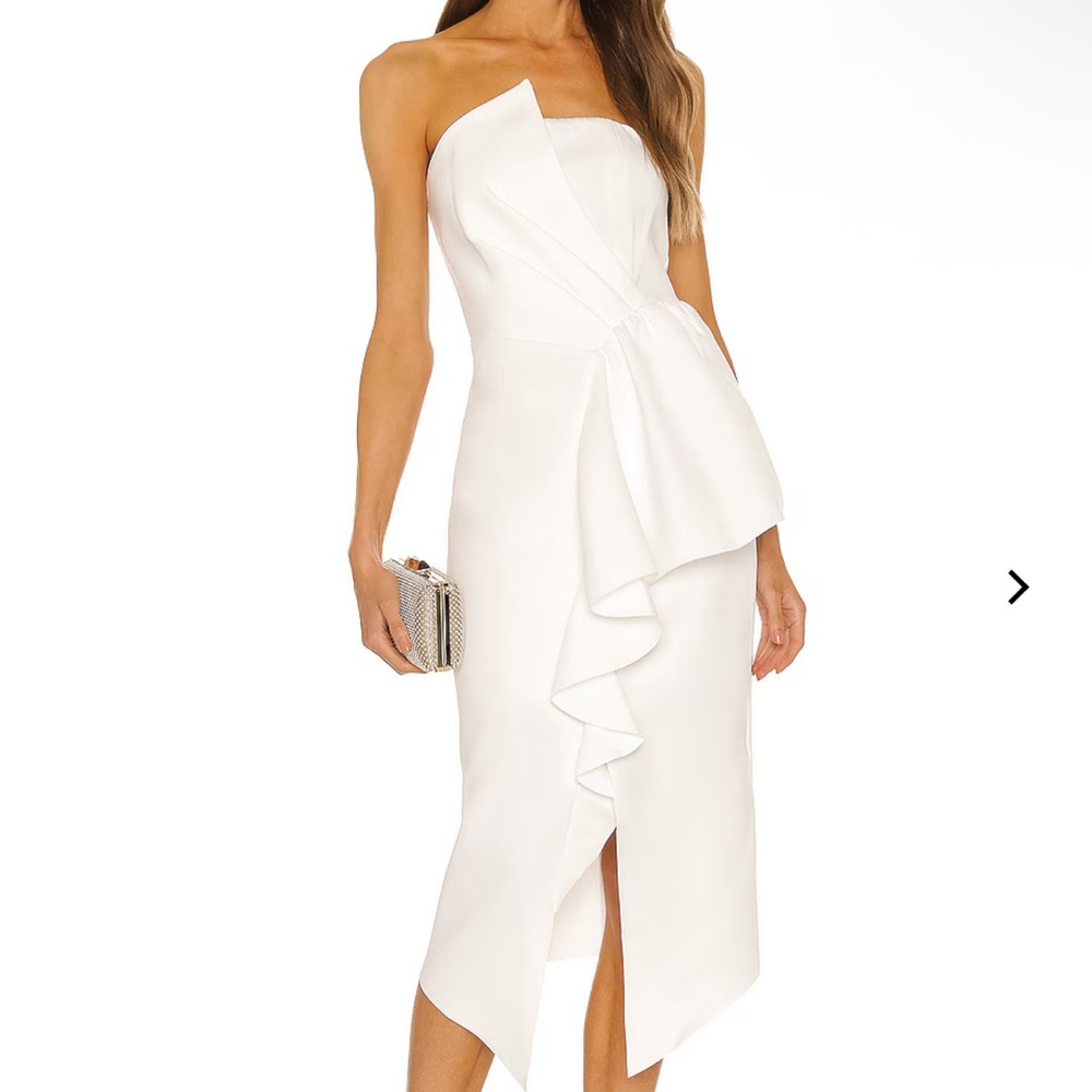 New with Tags - Elliatt size MElegant White Strapless Dress